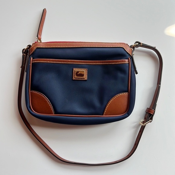 DOONEY & BOURKE Navy Crossbody Tan Leather Trim Adjustable Strap - Picture 1 of 15